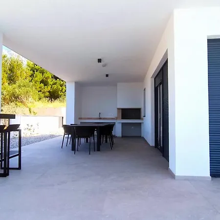 Vila New!! Ina