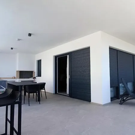 Vila New!! Ina