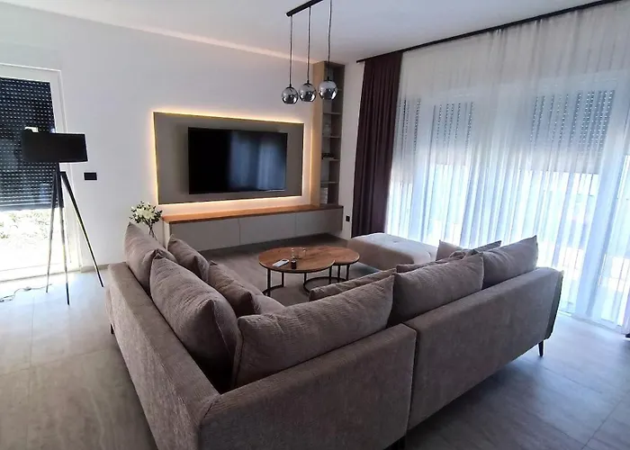 Villa Modern Ina With Heated Pool & Sea View In Makarska