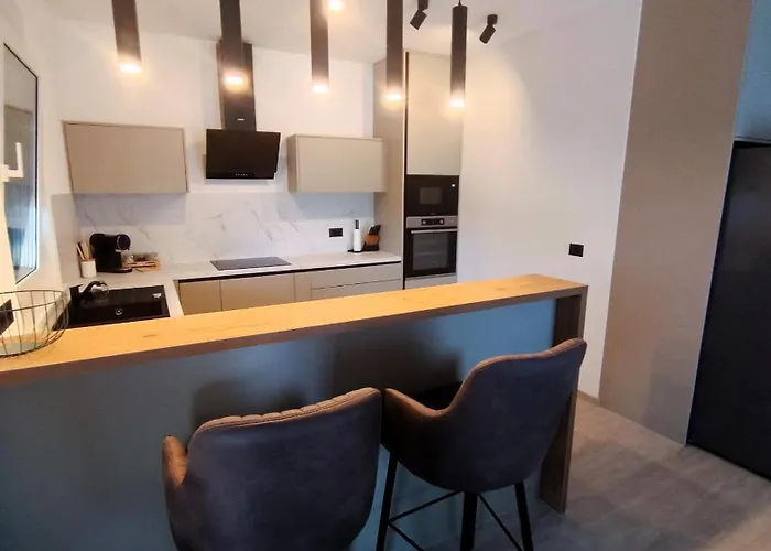 Modern Ina With Heated Pool & Sea View In Villa Makarska