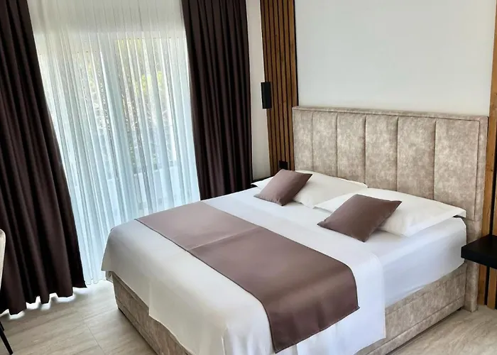 Villa Modern Ina With Heated Pool & Sea View In Makarska